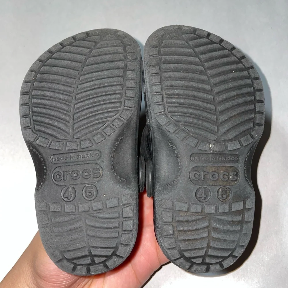 Black Crocs - Kids Size 4/5
